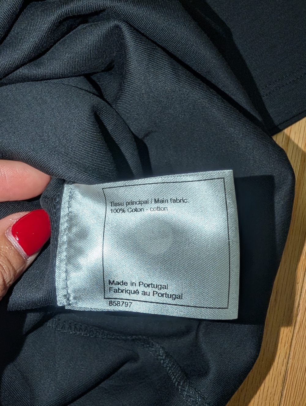 BB6. NWOT CHANEL UNIFORM EMBROIDERED CC TSHIRT - Picture 4 of 6